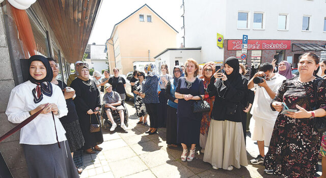 Kadınlar arası dayanışma derneği hizmete açıldı